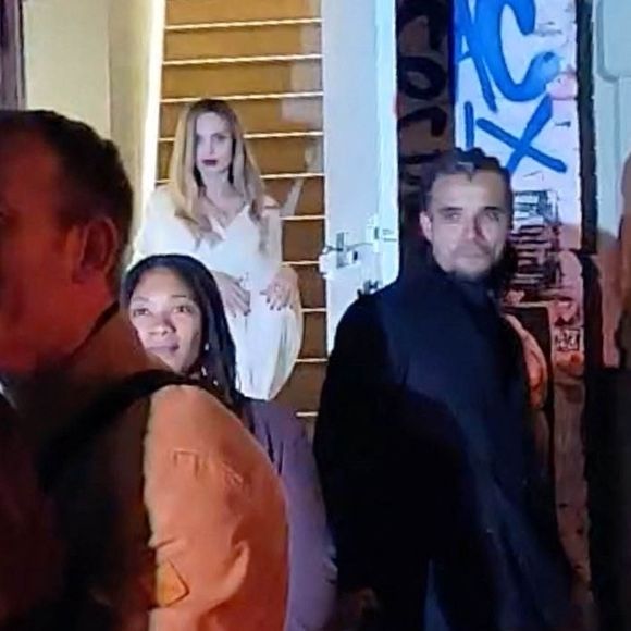 A ce jour, le tandem qui semble avoir de nombreux points en communs est tout bonnement inséparable.
Exclusif - Le rappeur Akala sort de l'Atelier Jolie et alimente ainsi la rumeur de romance entre lui et Angelina Jolie le 5 octobre 2024. 
