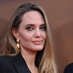 Angelina Jolie semble être sur un petit nuage...
Angelina Jolie à la première du film "Maria" lors du 68ème BFI London Film Festival au Royal Festival Hall de Londres, Royaume Uni © Justin Goff/GoffPhotos/Bestimage