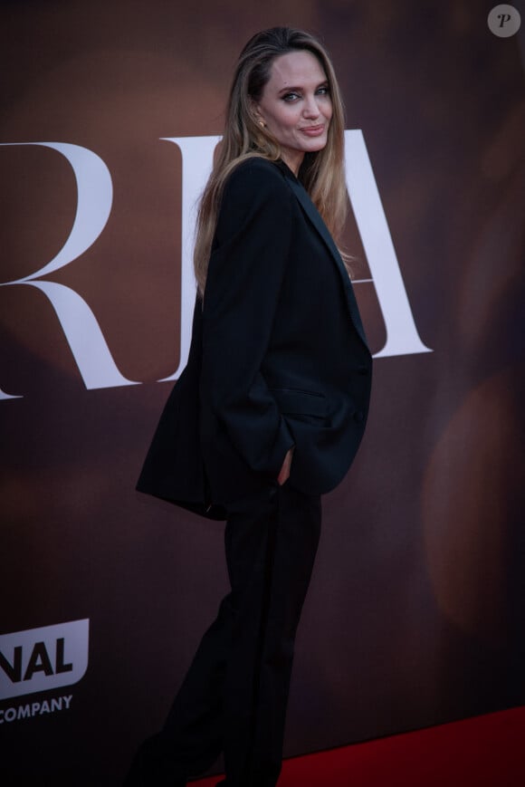 Dernièrement à Londres, le beau brun a même accompagné l'actrice à l'avant-première de Maria, son dernier film consacré à la cantatrice Maria Callas, réalisé par Pablo Larraín.
Angelina Jolie assiste à la projection du gala de ''Maria'' lors du 68ème BFI London Film Festival au Royal Festival Hall, le 18 octobre 2024, à Londres, Royaume-Uni. © Loredana Sangiuliano/SOPA Images via ZUMA Press Wire/Bestimage