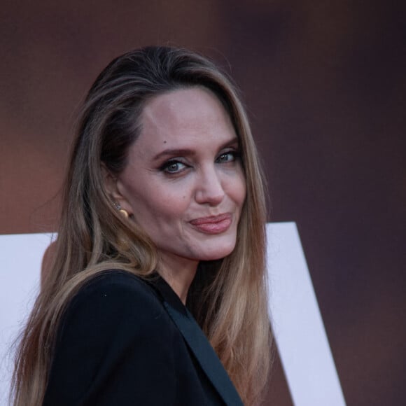 Dernièrement à Londres, le beau brun a même accompagné l'actrice à l'avant-première de Maria, son dernier film consacré à la cantatrice Maria Callas, réalisé par Pablo Larraín.
Angelina Jolie assiste à la projection du gala de ''Maria'' lors du 68ème BFI London Film Festival au Royal Festival Hall, le 18 octobre 2024, à Londres, Royaume-Uni. © Loredana Sangiuliano/SOPA Images via ZUMA Press Wire/Bestimage