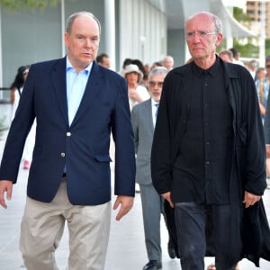 Exclusif - Le prince Albert II de Monaco et Philippe Geluck durant l'inauguration de l'exposition du Chat de Philippe Geluck à Monaco, le 5 juillet 2022, sur la Promenade du Larvotto. "Le Chat Déambule" est à découvrir du 6 juillet au 2 octobre 2022.