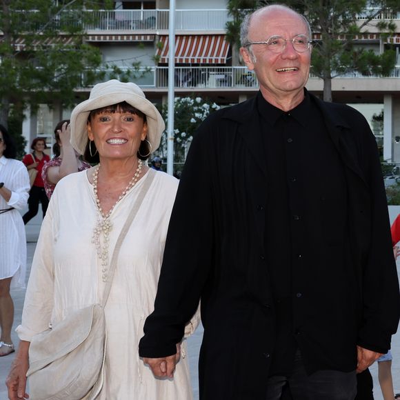 En cette fin de semaine dans les colonnes du magazine "Closer", Philippe Geluck s'est livré sur la longévité de son mariage avec Dany, avec qui il a eu deux enfants.
Exclusif - Philippe Geluck et sa femme Dany - Le prince Albert II de Monaco inaugure l'exposition "Le Chat déambule" de Philippe Geluck sur la promenade du Larvotto à Monaco.