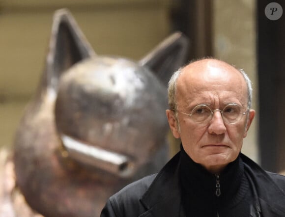 Philippe Geluck visite l'atelier où sont réalisées les sculptures du Chat à l'occasion de la sortie de deux livres " Les mots du Chat " et " Le Chat déambule " à Alost, le 8 octobre 2021. 