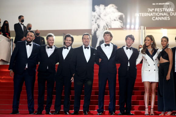 Guest, Idir Azougli (habillé en Celine), François Civil , Gilles Lellouche, Cédric Jimenez, Hugo Selignac, Adèle Exarchopoulos, Kenza Fortas - Montée des marches du film " Bac Nord " lors du 74ème Festival International du Film de Cannes. Le 12 juillet 2021 © Borde-Jacovides-Moreau / Bestimage 