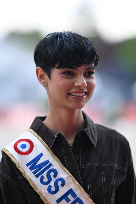 Eve Gilles, Miss France 2024 - Miss France 2024 fait une apparition lors de la 10ème édition du "Longines Paris Eiffel Jumping" à la Plaine de Jeux de Bagatelle à Paris le 21 juin 2024. © Veeren / Perusseau / Bestimage 