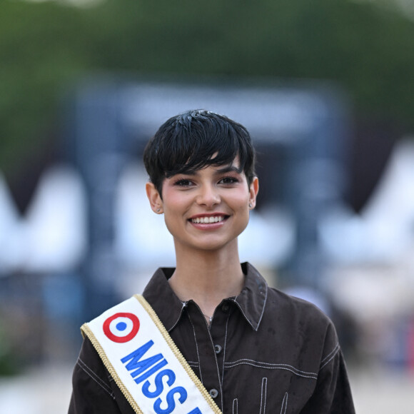 Eve Gilles, Miss France 2024 - Miss France 2024 fait une apparition lors de la 10ème édition du "Longines Paris Eiffel Jumping" à la Plaine de Jeux de Bagatelle à Paris le 21 juin 2024. © Veeren / Perusseau / Bestimage 