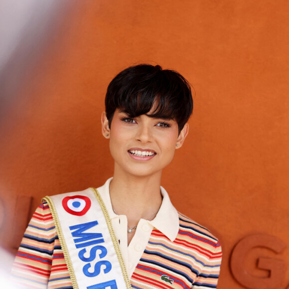 Ève Gilles (Miss France 2024) - Célébrités au village des Internationaux de France de tennis de Roland Garros 2024 à Paris le 6 juin 2024. © Jacovides / Moreau / Bestimage 