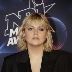 Louane décrit Michel Blanc comme une figure bienveillante et un mentor hors pair, toujours à l'écoute, qui l'a épaulée lors des moments difficiles.
CANNES, 10 novembre 2023 Louane assiste à la 25e édition des NRJ Music Awards le 10 novembre 2023 à Cannes, France. Photo par JLPPA/ABACAPRESS.COM