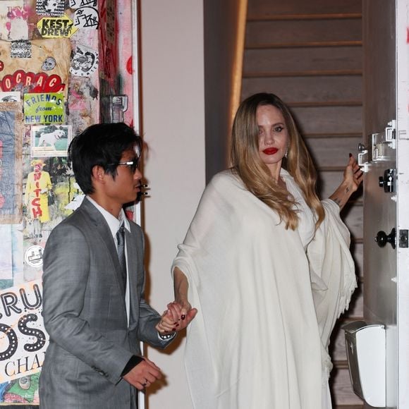 Exclusif - Le rappeur Akala sort de l'Atelier Jolie et alimente ainsi la rumeur de romance entre lui et Angelina Jolie le 5 octobre 2024. 