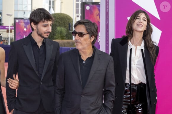 Ben Attal, Yvan Attal, Charlotte Gainsbourg ( présidente du jury) - Première du film "Les choses humaines" lors de la 47éme édition du Festival du Cinéma Américain de Deauville le 11 septembre 2021. © Olivier Borde / Bestimage 