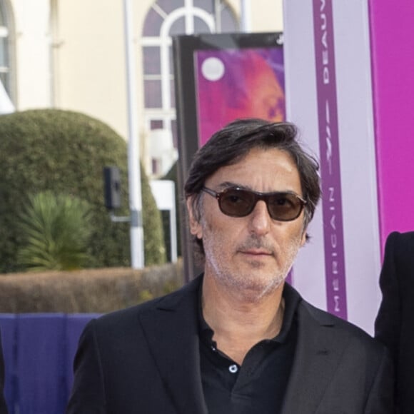 Ben Attal, Yvan Attal et Charlotte Gainsbourg ( présidente du jury) - Première du film "Les choses humaines" lors de la 47éme édition du Festival du Cinéma Américain de Deauville le 11 septembre 2021. © Olivier Borde / Bestimage 