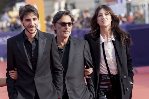 Ben Attal, Yvan Attal et Charlotte Gainsbourg ( présidente du jury) - Première du film "Les choses humaines" lors de la 47éme édition du Festival du Cinéma Américain de Deauville le 11 septembre 2021. © Olivier Borde / Bestimage 