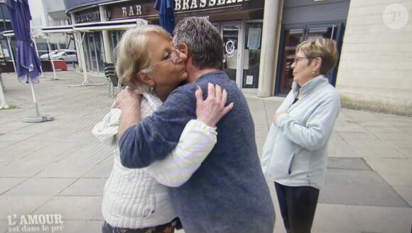 Gilles choisit d'éconduire Isabelle et de continuer l'aventure avec Marie dans "L'amour est dans le pré". M6