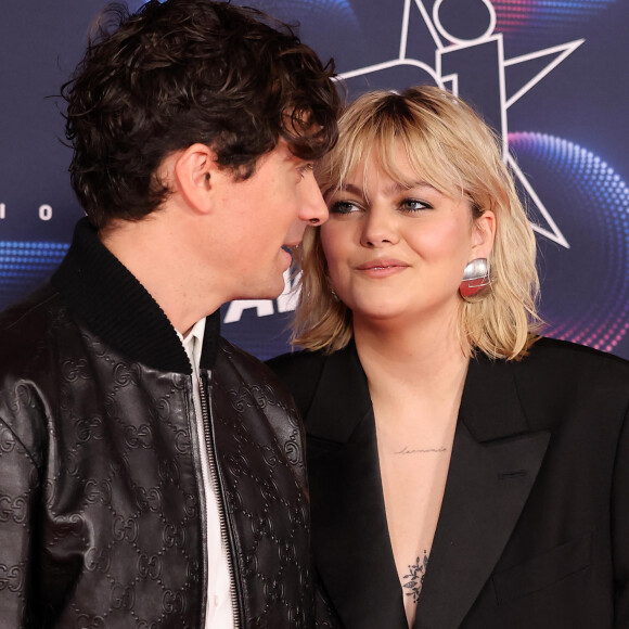 A cause de Florian Rossi, le père de ses enfants 
Florian Rossi et sa compagne Louane Emera au photocall de la 25ème cérémonie des "NRJ Music Awards (NMA)" au palais des Festivals et des Congrès de Cannes, France, le 10 novembre 2023. © Dominique Jacovides/Bestimage 