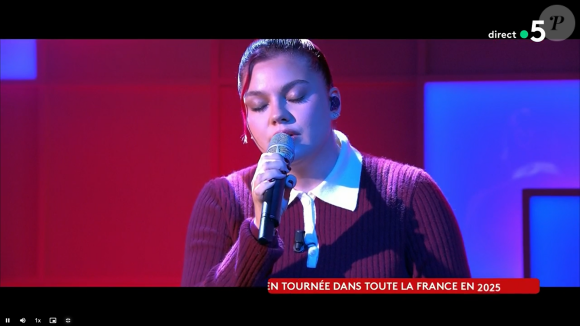 Louane chante avec son compagnon Florian Rossi dans "C à Vous".