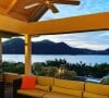 Il faut dire que la villa a de sacrés atouts comme une belle terrasse aménagée, aux banquettes immenses et confortables, idéales pour accueillir du monde
La villa du clan Belmondo sur l'île d'Antigua, au coeur de la discorde familiale et du conflit d'héritage