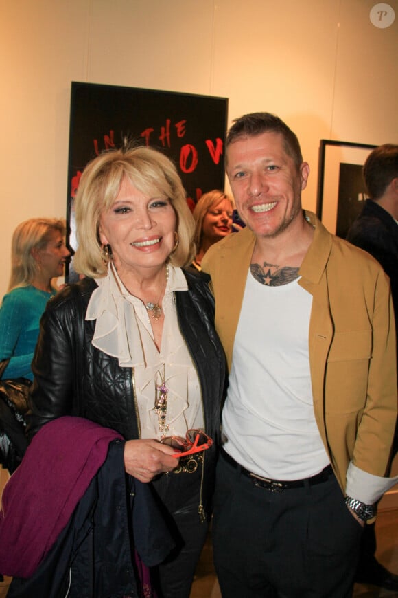 Amanda Lear et Jean-Edouard Lipa - Vernissage de la première exposition de photographies "In the shadow of the moon" de Jean-Edouard Lipa à la galerie Deux6 à Paris le 7 novembre 2023. © Philippe Baldini / Bestimage