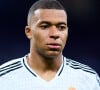 "Il était toujours très calme, humble, bien élevé...." 
Kylian Mbappé du Real Madrid CF fait un geste lors du match de l'UEFA Champions League entre le Real Madrid et le Borussia Dortmund au Santiago Bernabeu.