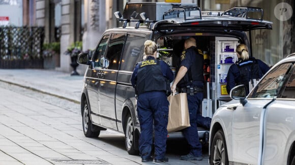 Des techniciens médico-légaux de la police suédoise sont intervenus dans à l'hôtel Bank où le footballeur français Kylian Mbappé et ses amis ont séjourné la semaine dernière à Stockholm, Suède, le 15 octobre 2024. © Andreas Bardell/Aftonbladet/TT/Bestimage 