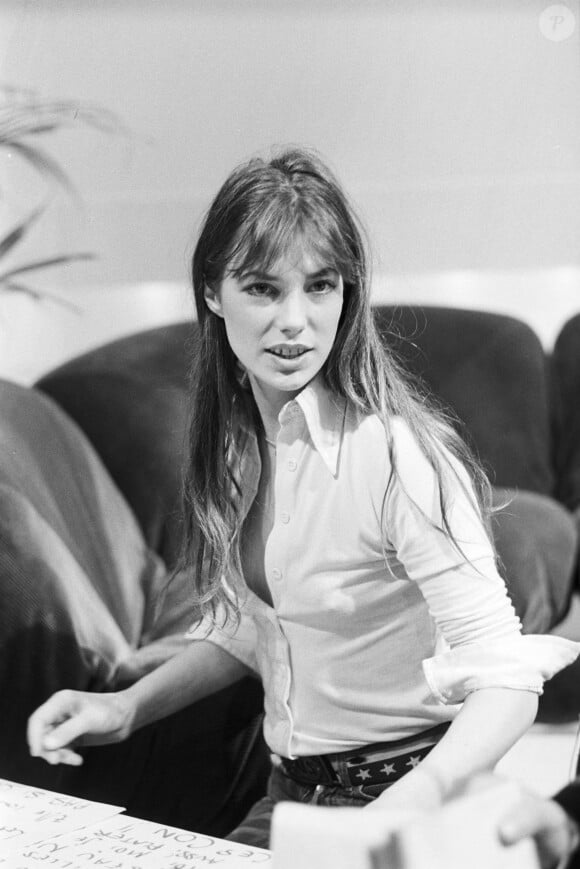 En France, à Paris, portrait de la chanteuse Jane BIRKIN sur le plateau de l'émission "TARATATA". Le 24 janvier 1974 © Bernard Leguay via Bestimage