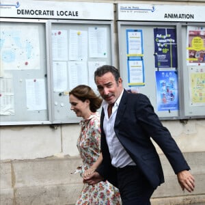 Nathalie Péchalat et son mari Jean Dujardin - Mariage de Claude Lelouch à la mairie du 18ème à Paris. Le 17 juin 2023