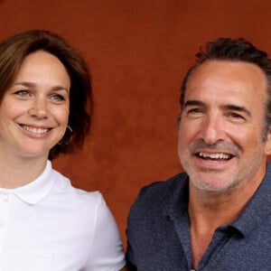 Jean Dujardin et sa femme Nathalie Péchalat au village lors des Internationaux de France de tennis de Roland Garros 2023, à Paris, France, le 11 juin 2023. © Jacovides-Moreau/Bestimage