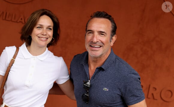 Jean Dujardin et sa femme Nathalie Péchalat au village lors des Internationaux de France de tennis de Roland Garros 2023, à Paris, France, le 11 juin 2023. © Jacovides-Moreau/Bestimage