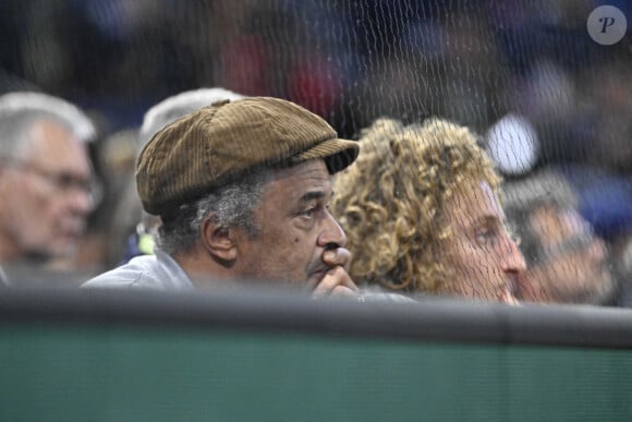 Yannick Noah et son fils Joalukas - Célébrités en tribunes au tournoi de tennis ATP Masters 1000 de Paris (Paris Rolex Master ) à l'Accor Arena - Palais Omnisports de Paris-Bercy - à Paris, France, le 1er novembre 2024. © Chryslene Caillaud/Panoramic/Bestimage 