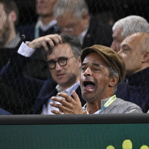 Yannick Noah et son fils Joalukas - Célébrités en tribunes au tournoi de tennis ATP Masters 1000 de Paris (Paris Rolex Master ) à l'Accor Arena - Palais Omnisports de Paris-Bercy - à Paris, France, le 1er novembre 2024. © Chryslene Caillaud/Panoramic/Bestimage 