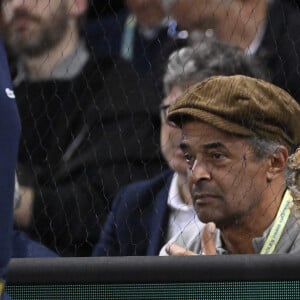 Yannick Noah et son fils Joalukas - Célébrités en tribunes au tournoi de tennis ATP Masters 1000 de Paris (Paris Rolex Master ) à l'Accor Arena - Palais Omnisports de Paris-Bercy - à Paris, France, le 1er novembre 2024. © Chryslene Caillaud/Panoramic/Bestimage 