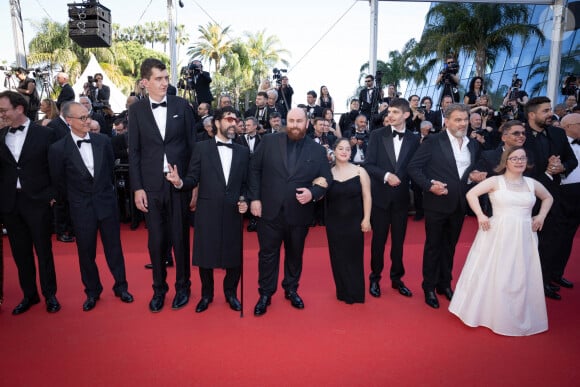 President of the International Cannes Film Festival Iris Knobloch, Céline Groussard, Artus, Clovis Cornillac and the cast of 'Un p'tit truc en plus' attending the "Le Comte De Monte-Cristo" Red Carpet at the 77th annual Cannes Film Festival at Palais des Festivals on May 22, 2024 in Cannes, France.