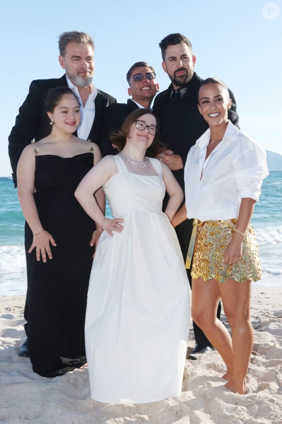 Artus, Alice Belaidi, Clovis Cornillac, Sofian Ribes, lors de la soirée Un p'tit truc en plus organisée à la Plage Vegaluna lors du 77e Festival de Cannes le 23 mai 2024 à Cannes, France.