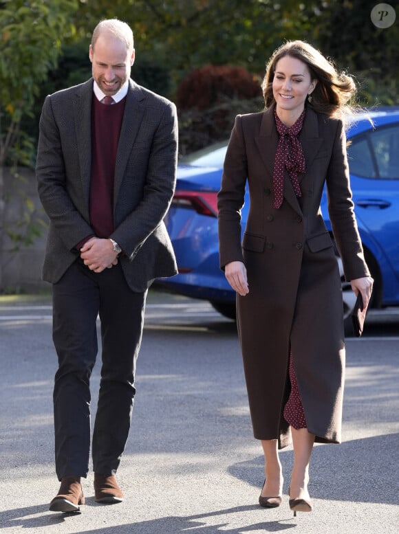 Le prince William, prince de Galles, et Catherine (Kate) Middleton, princesse de Galles, visitent le centre communautaire de Southport pour rencontrer les familles des personnes prises dans l'attaque au couteau de Southport plus tôt cette année, à Southport, Merseyside, Royaume-Uni, le 10 octobre 2024. © Danny Lawson/WPA-Pool/Bestimage 