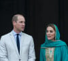 Il s'agit d'Henri Walpole, un prêtre catholique qui résidait dans le manoir au XVIe siècle
Le prince William, duc de Cambridge, et Catherine (Kate) Middleton, duchesse de Cambridge, à la sortie de la visite de la mosquée "Badshahi" à Lahore, le 17 octobre 2019.