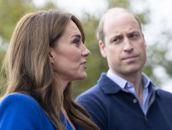 Avant même de s'installer, ils ont été avertis et cela est visiblement loin de les avoir effrayés. Ils l'auraient même déjà vu et entendu !
Le prince William, prince de Galles, et Catherine (Kate) Middleton, princesse de Galles, au centre sportif national de Bisham Abbey à Marlow, à l'occasion de la Journée mondiale de la Santé mentale, le 12 octobre 2023. 