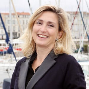 Julie Gayet est pleine de qualités
Julie Gayet - Photocall du téléfilm "Olympe, une femme dans la Révolution" lors de la 26ème Edition du Festival de la Fiction de La Rochelle. © Patrick Bernard / Bestimage