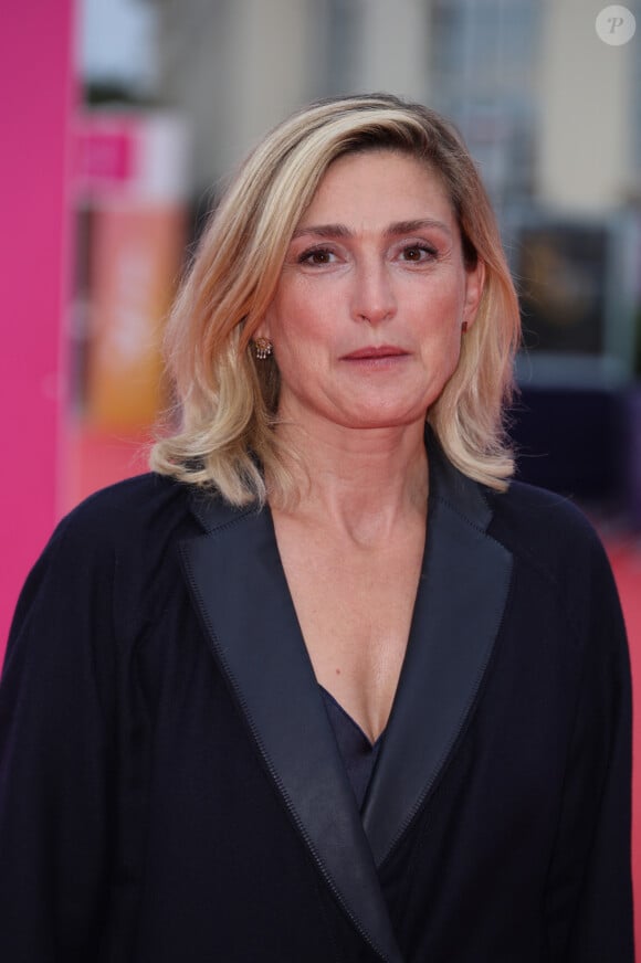 Julie Gayet - Arrivées à la soirée d'ouverture de la 50ème édition du Festival du Cinema Américain de Deauville, France, le 6 septembre 2024. © Denis Guignebourg/BestImage 