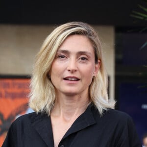 Dans une interview accordée au magazine "Paris Capitale", elle affirmait même être "une catastrophe ambulante"
Julie Gayet - Arrivées à la projection au cinéma CGR lors de la 17ème édition du Festival du Film Francophone de Angoulême (FFA). Le 29 août 2024 © Coadic Guirec / Bestimage