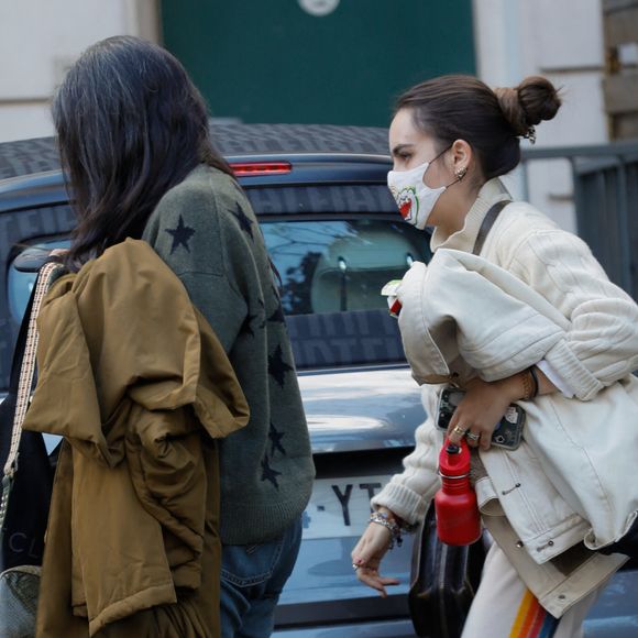 Exclusif - Aël Pagny (fille de Florent Pagny) et sa mère Azucena Caamaño (Caamano) - Arrivées de l'émission "Vivement Dimanche" qui sera diffusée le 21 novembre 2021 au studio Gabriel à Paris, France, le 03 novembre 2021. © Christophe Clovis / Bestimage 