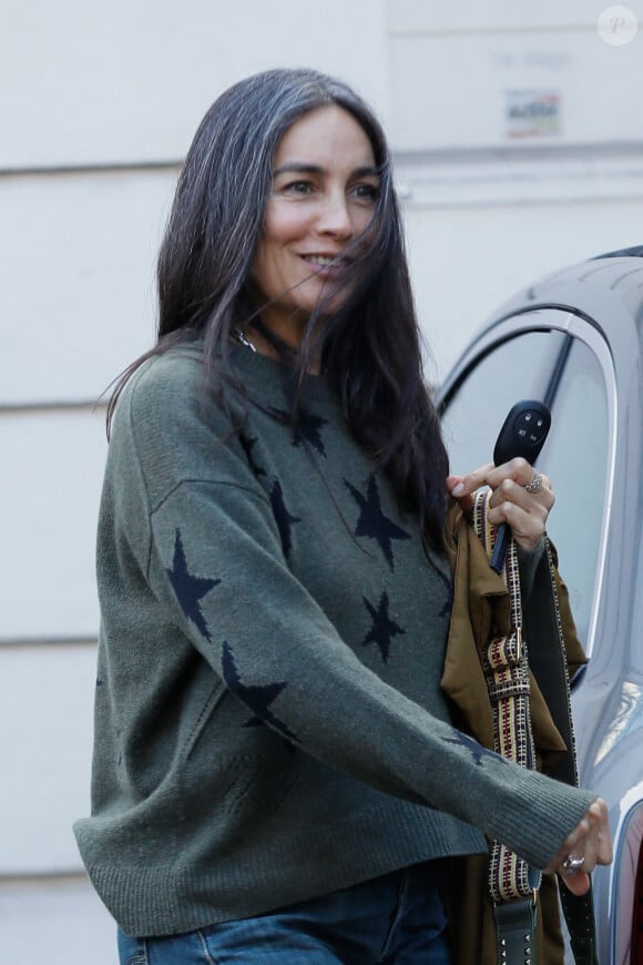 Exclusif - Azucena Caamaño (Caamano), femme de Florent Pagny - Arrivées de l'émission "Vivement Dimanche" qui sera diffusée le 21 novembre 2021 au studio Gabriel à Paris, France, le 03 novembre 2021. © Christophe Clovis / Bestimage 