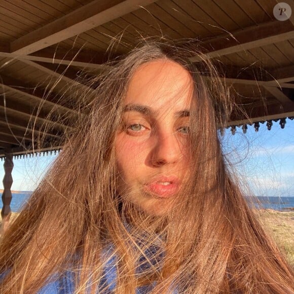 S'illustrant en tant que photographe, la jeune femme a notamment immortalisé il y a deux ans, son illustre paternel au Mont Saint-Michel, pendant le tournage du célèbre télécrochet de la première chaîne.
Aël Pagny immortalisée sur Instagram (Capture d'écran).