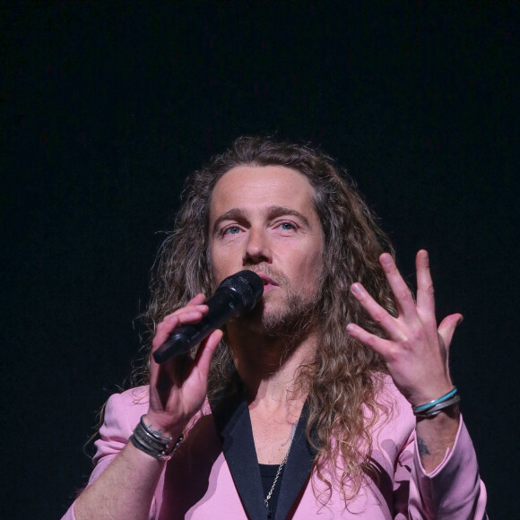 Exclusif - Julien Doré est en concert au Zenith Arena à Lille le 10 décembre 2022. © Stéphane Vansteenkiste / Bestimage 