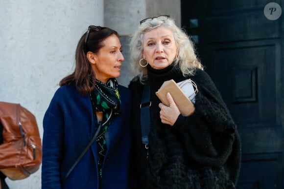 Pour lui dire adieu
La veuve Marie-Christine - Obsèques du Docteur vétérinaire Michel Klein au crématorium du cimetière du Père-Lachaise à Paris, France, le 4 novembre 2024. © Christophe Clovis/Bestimage