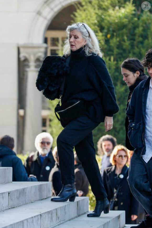 La veuve Marie-Christine - Obsèques du Docteur vétérinaire Michel Klein au crématorium du cimetière du Père-Lachaise à Paris, France, le 4 novembre 2024. © Christophe Clovis/Bestimage