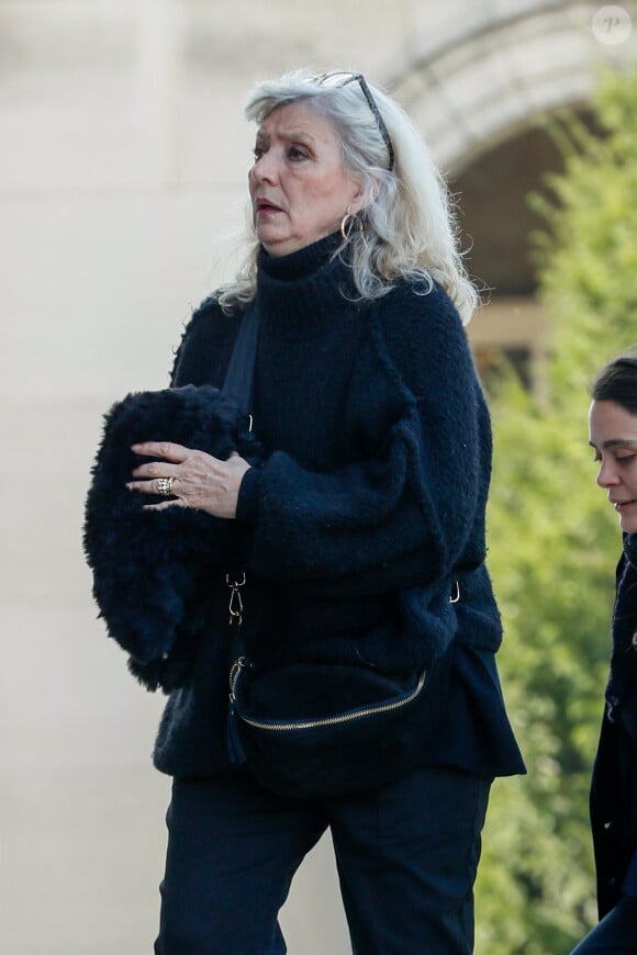 La veuve Marie-Christine - Obsèques du Docteur vétérinaire Michel Klein au crématorium du cimetière du Père-Lachaise à Paris, France, le 4 novembre 2024. © Christophe Clovis/Bestimage