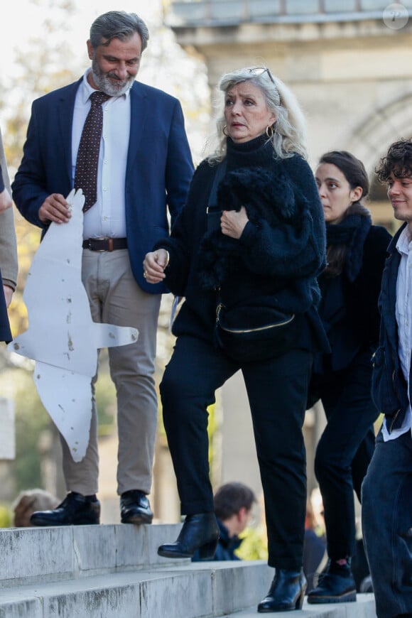 La veuve Marie-Christine - Obsèques du Docteur vétérinaire Michel Klein au crématorium du cimetière du Père-Lachaise à Paris, France, le 4 novembre 2024. © Christophe Clovis/Bestimage