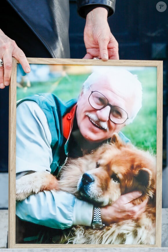 Il est question, vous l'aurez compris, de la disparition du Docteur vétérinaire Michel Klein 
 Obsèques du Docteur vétérinaire Michel Klein au crématorium du cimetière du Père-Lachaise à Paris, France, le 4 novembre 2024. © Christophe Clovis/Bestimage