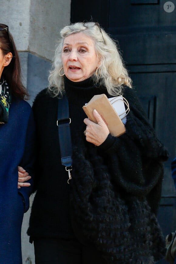 La veuve Marie-Christine - Obsèques du Docteur vétérinaire Michel Klein au crématorium du cimetière du Père-Lachaise à Paris, France, le 4 novembre 2024. © Christophe Clovis/Bestimage