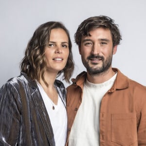 Son ex-compagne Laure Manaudou est la mère de ses deux garçons
Exclusif -Jeremy Frerot et sa femme Laure Manaudou - Backstage - Enregistrement de l'émission "La Chanson secrète 11" à Paris, diffusée le 24 juin sur TF1. Le 15 janvier 2022 Après le succès des précédentes éditions, " LA CHANSON SECRETE ", présentée par N.Aliagas et produite par DMLS TV, revient sur TF1. © Cyril Moreau / Bestimage 