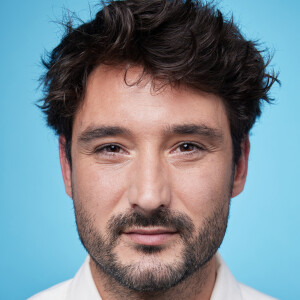 Jérémy Frérot lui a répondu avec un mot énigmatique : "étriqué.", un échange complice qui intrigue leurs fans depuis des mois.
Exclusif  - Jérémy Frérot - Studio - Enregistrement de l'émission "Duos Mystères" à la Seine Musicale à Paris, qui sera diffusée le 12 juin sur TF1 © Gaffiot-Moreau / Bestimage
